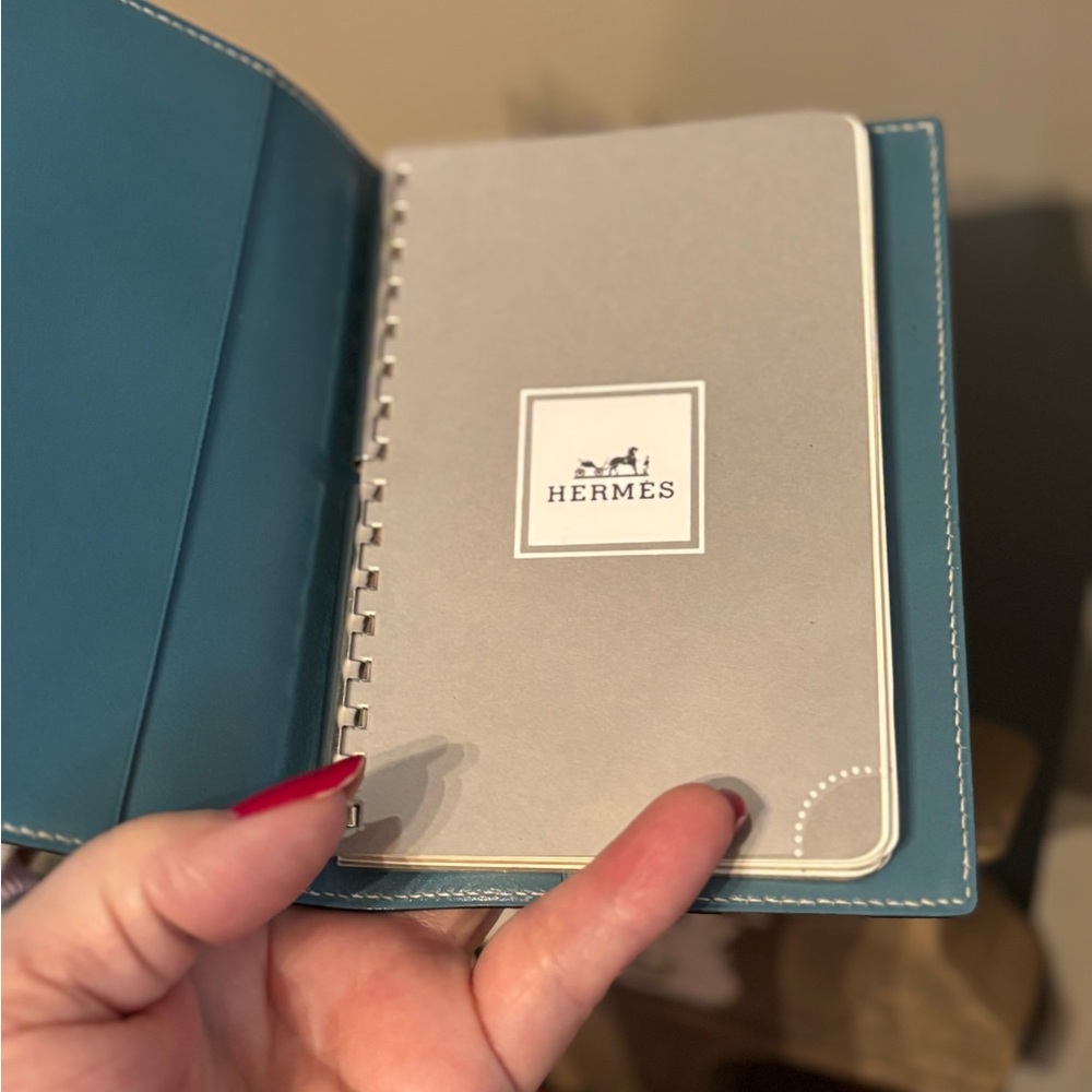 Hermes Agenda/Passport Holder/Notebook Cover blue like new with original insert - Picture 6 of 9